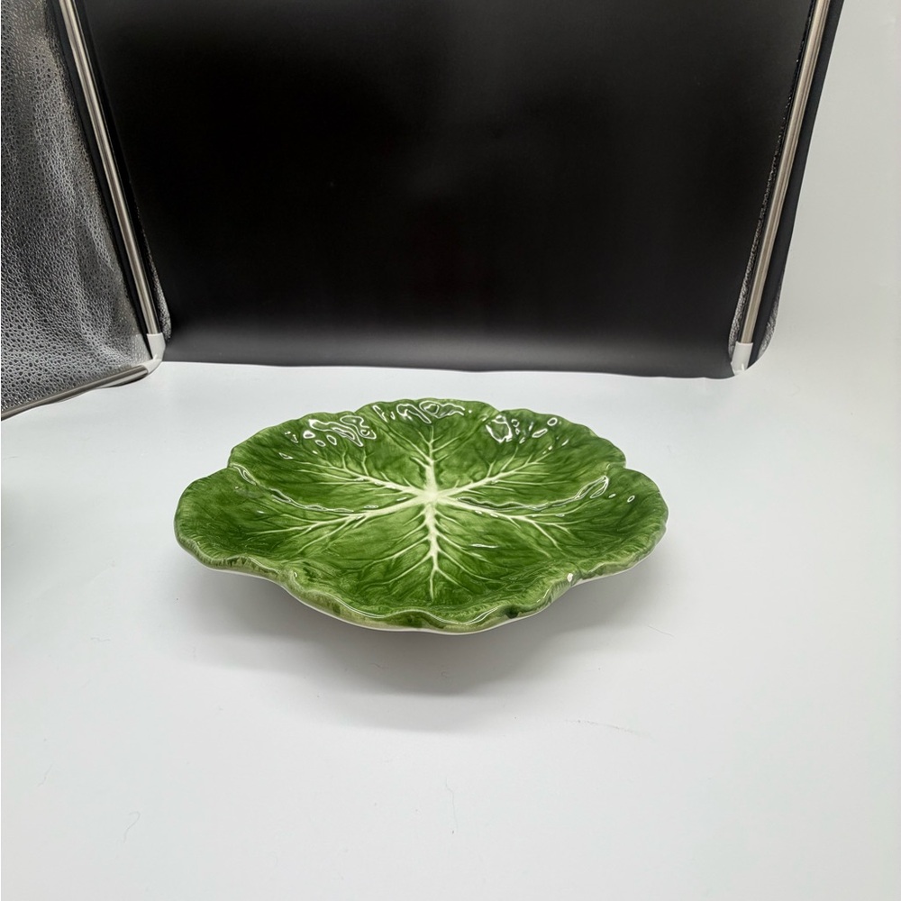 Green Leaf Ceramic Bowl with Matching Plate - Picture 3 of 7